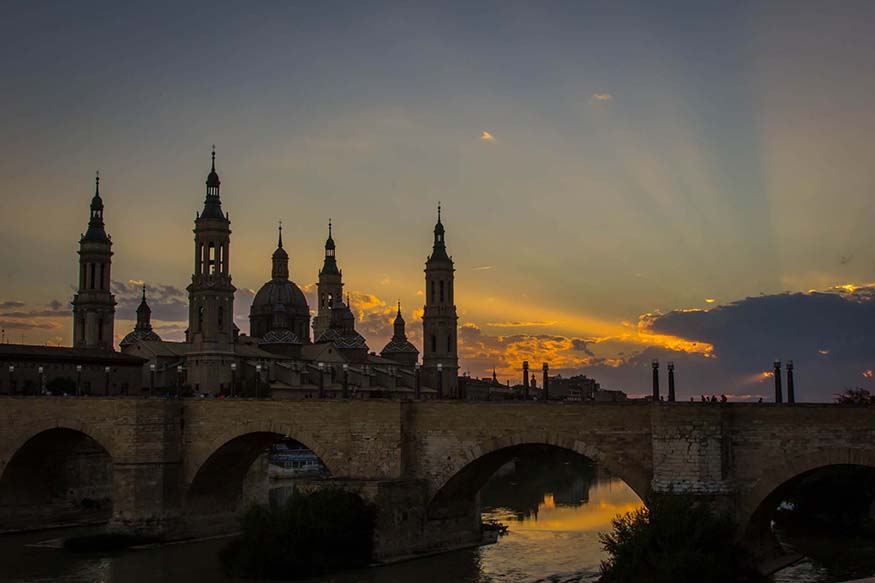 Un minicrédito para el puente del Pilar: los precios y destinos